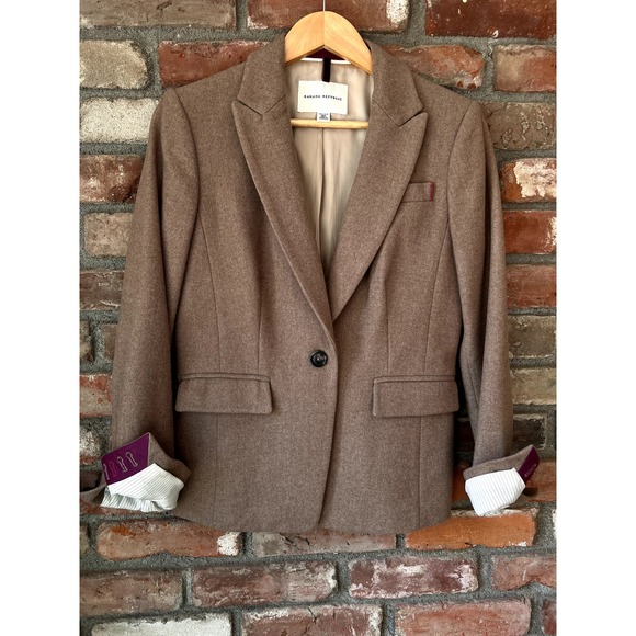 Banana Republic Jackets & Blazers - Banana Republic Wool Blend Blazer - Size 6 Petite